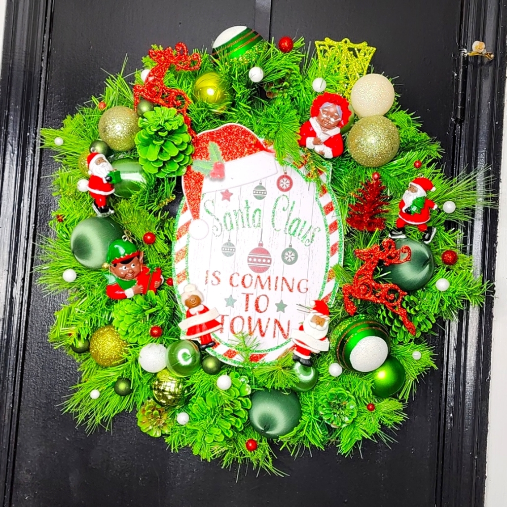 Grinch Green Wreath 24 Santa Claus is coming to Town